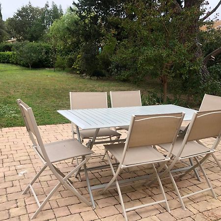 Gite En Provence Dans Grand Jardin Avec Piscine Partagee Cornillon-Confoux Eksteriør bilde