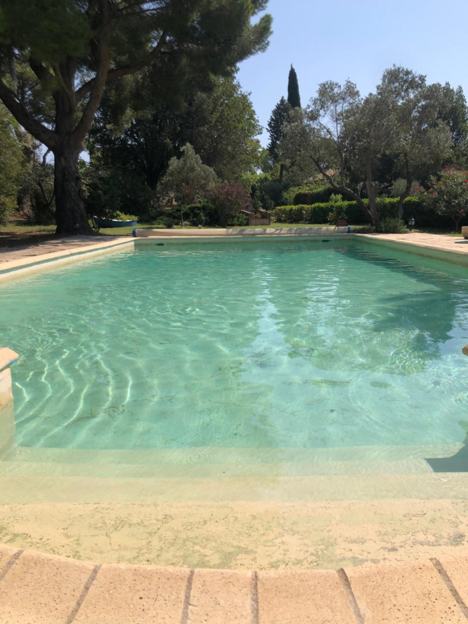 Gite En Provence Dans Grand Jardin Avec Piscine Partagee Cornillon-Confoux Eksteriør bilde