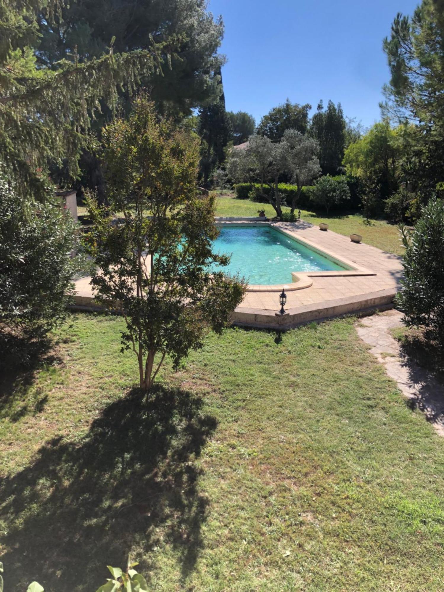 Gite En Provence Dans Grand Jardin Avec Piscine Partagee Cornillon-Confoux Eksteriør bilde