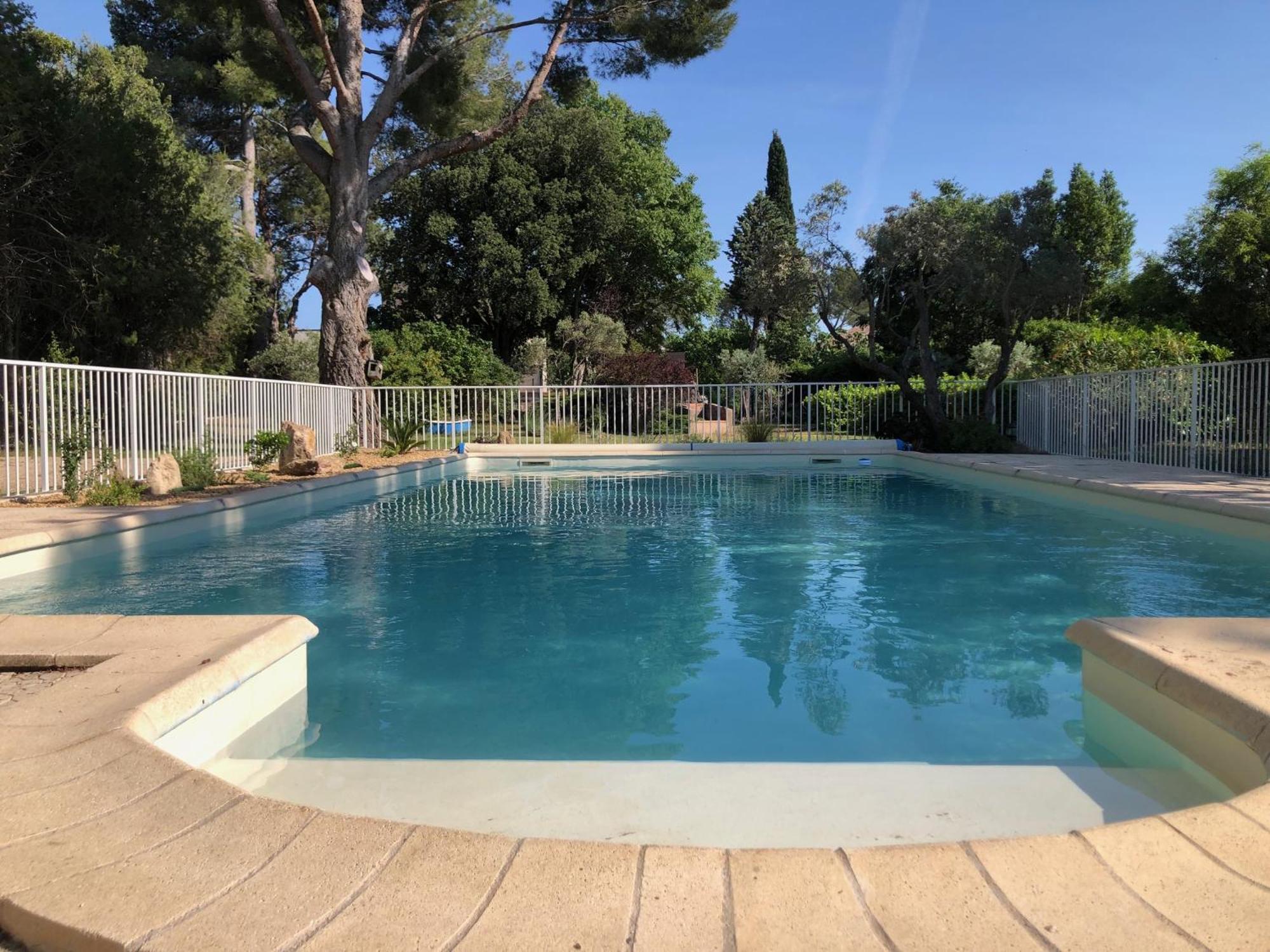 Gite En Provence Dans Grand Jardin Avec Piscine Partagee Cornillon-Confoux Eksteriør bilde